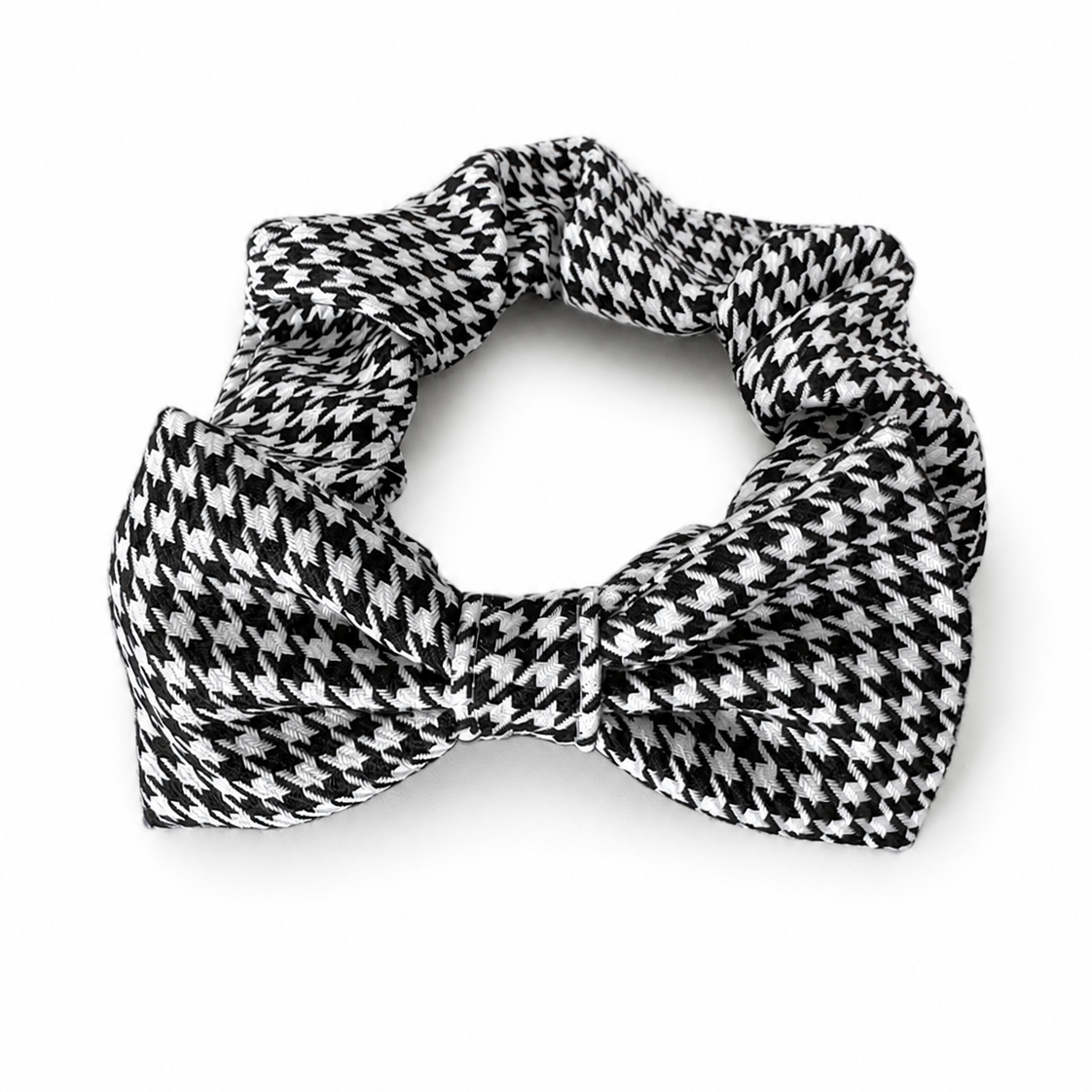 A black and white houndstooth patterned scrunchie collar with a large bow at the center, displayed on a clean white background.